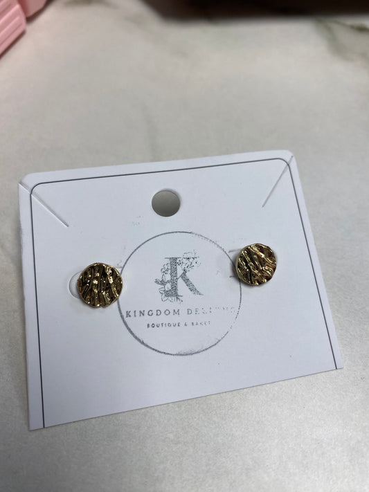 Golden detailed circle earrings