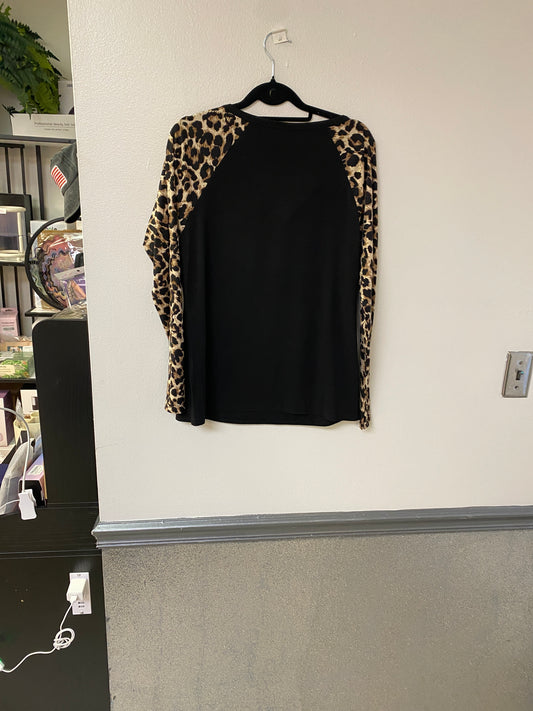 Leopard print sleeve blouse