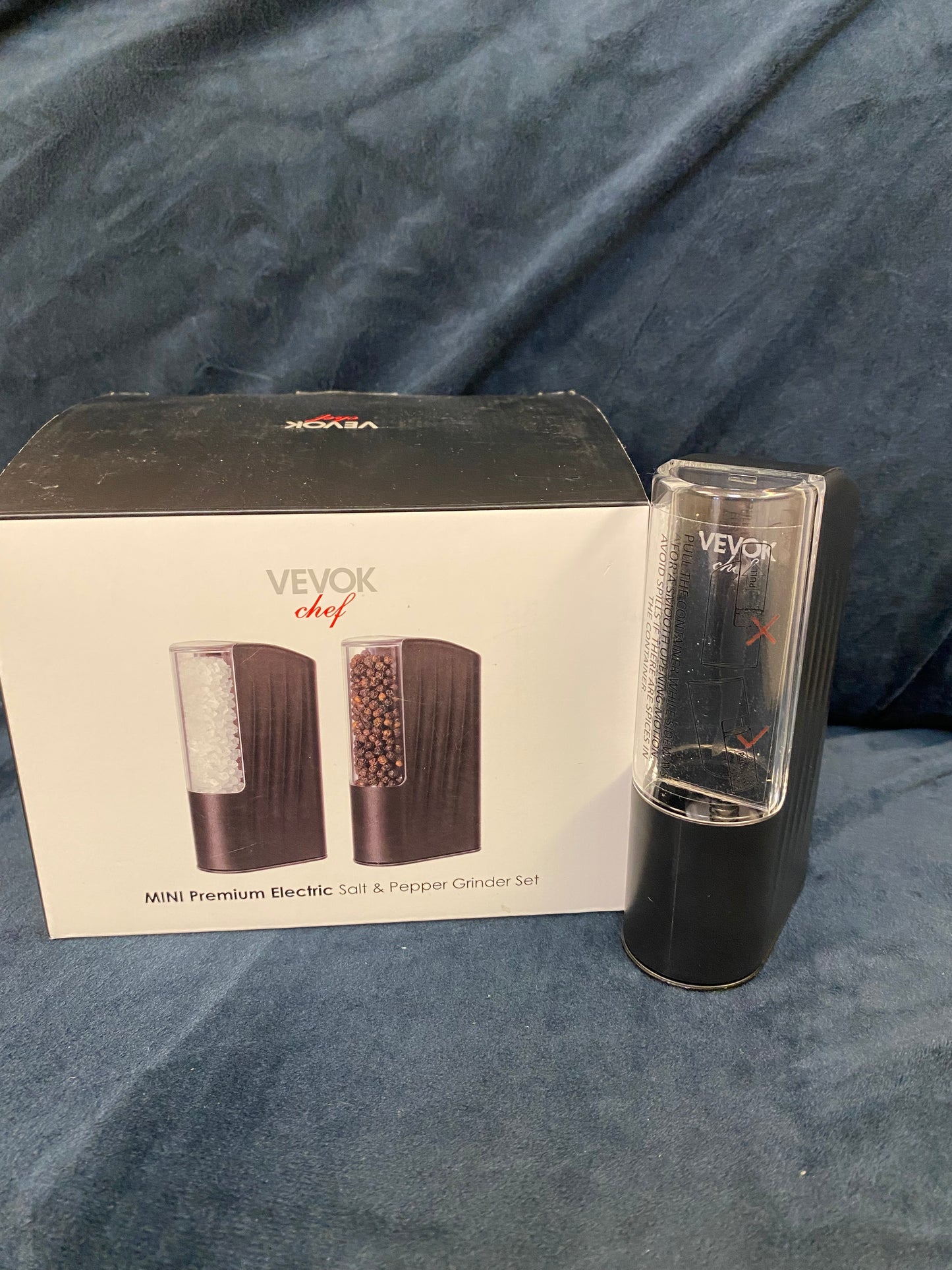 Mini salt and pepper grinders