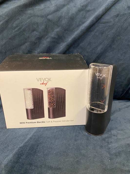 Mini salt and pepper grinders