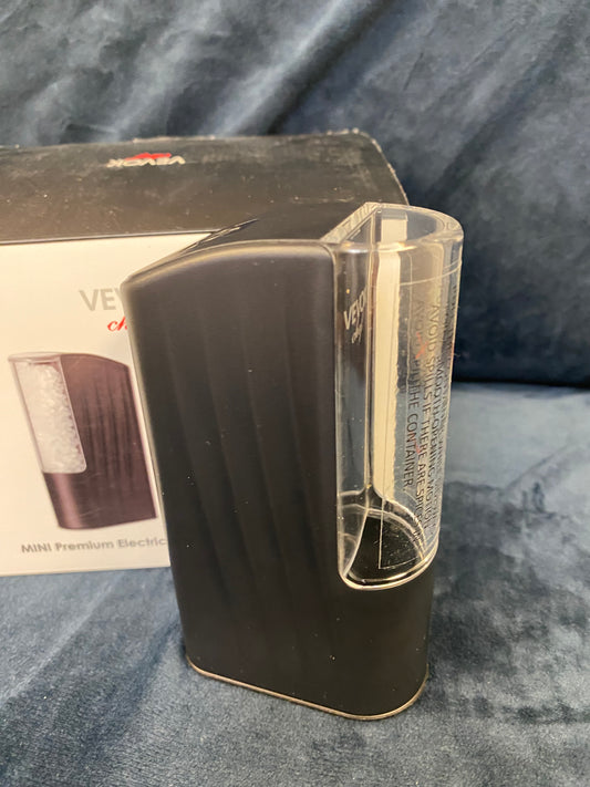 Mini salt and pepper grinders