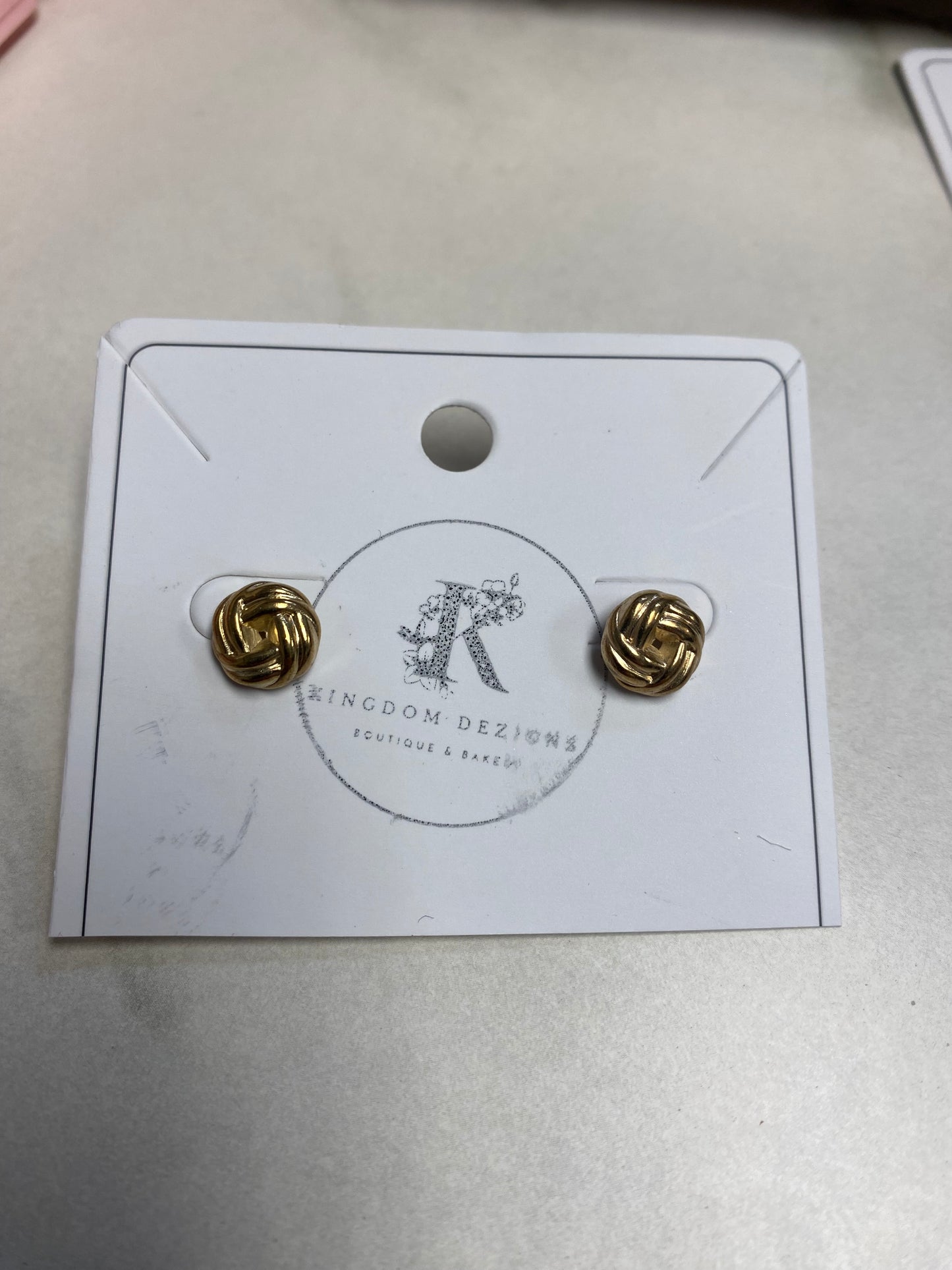 Golden knot earrings