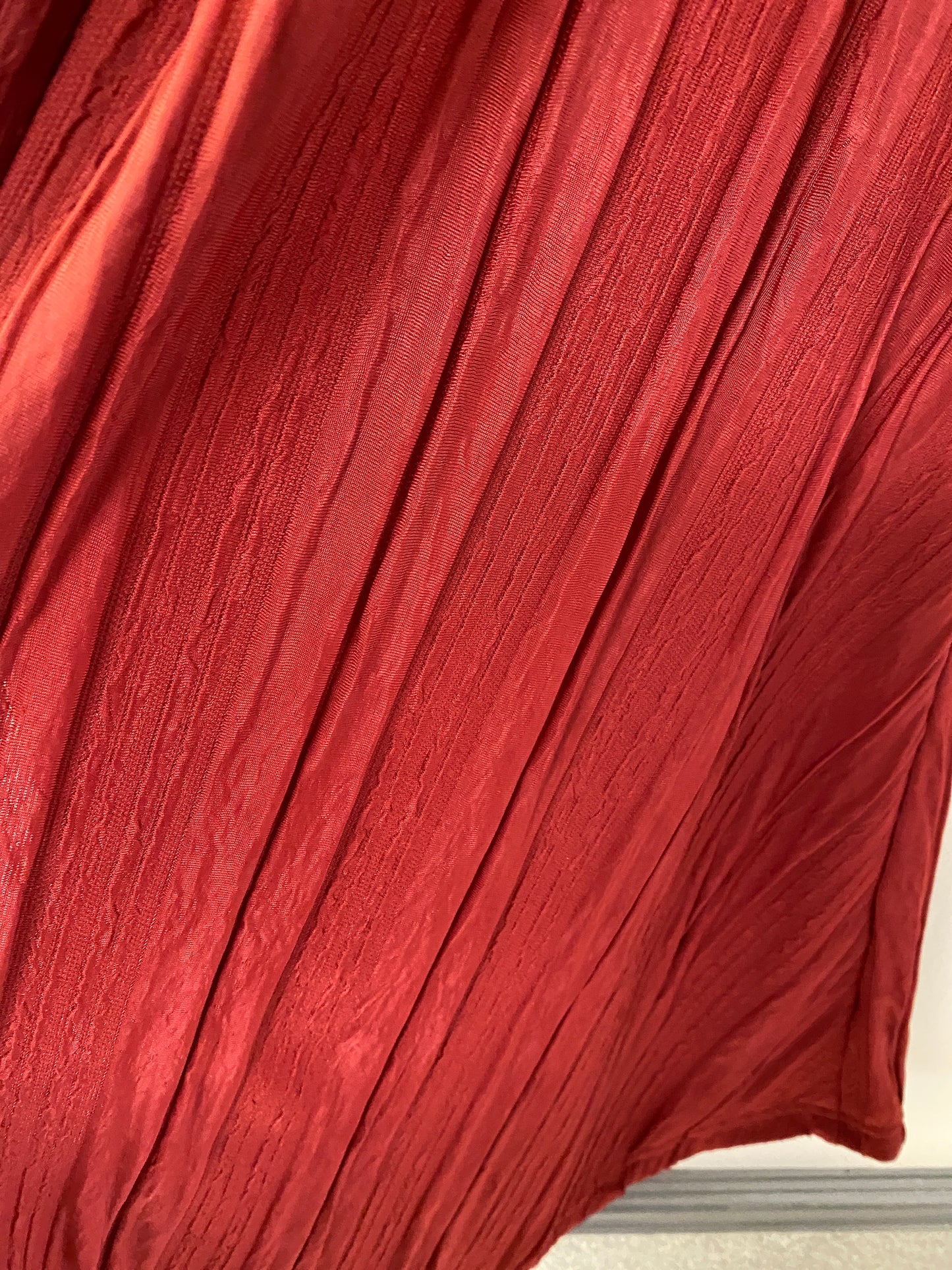 Long red wine sleeveless vest