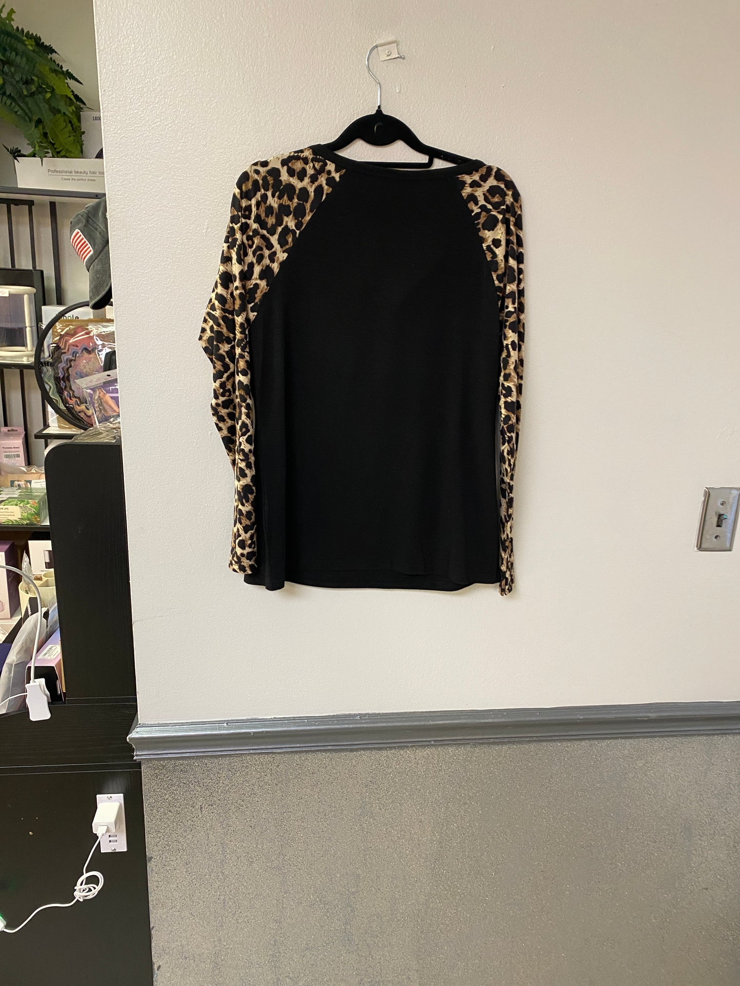 Leopard print sleeve blouse