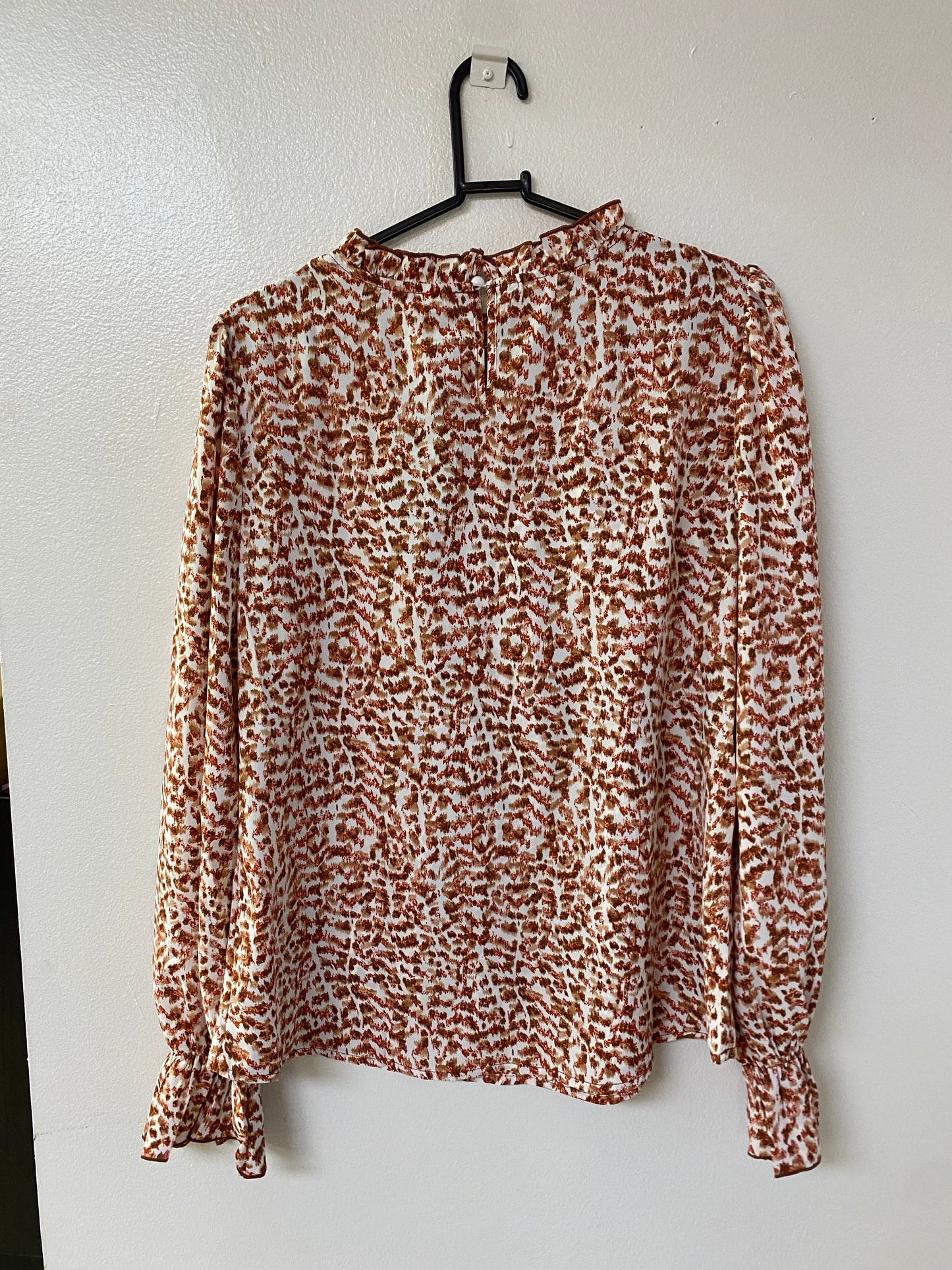 Long sleeve brown patterned blouse