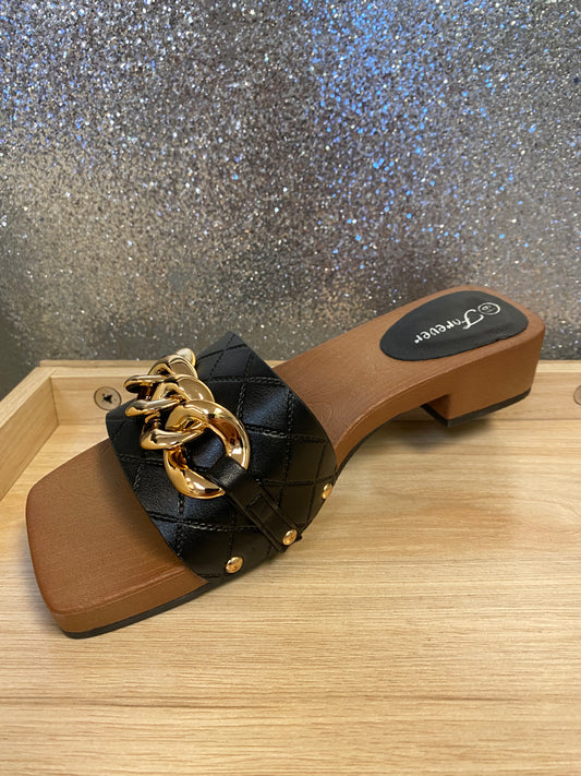 Forever black sandals with gold chain
