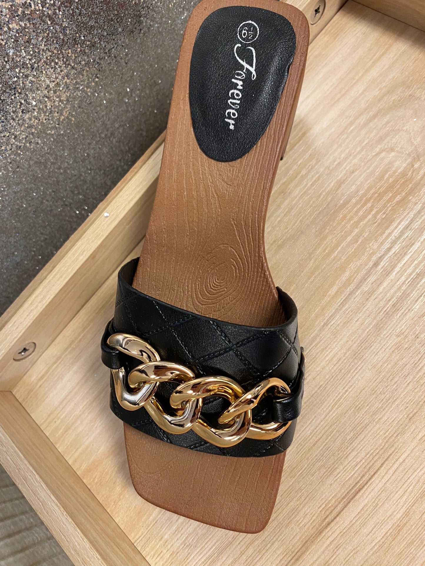 Forever black sandals with gold chain