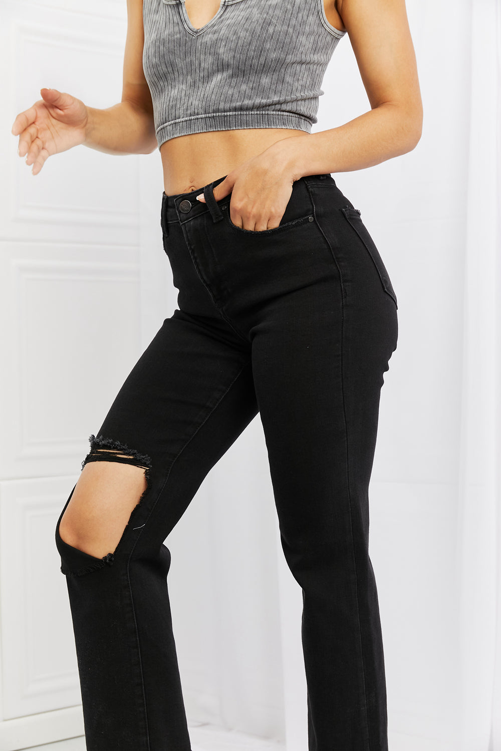 Yasmin Relaxed Distressed Jeans
